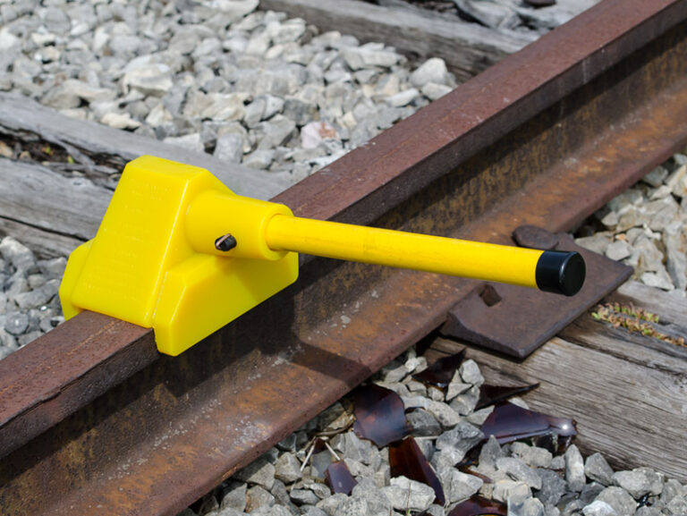 Spark-Proof Urethane Heavy-Duty Single Wheel Chock (Exposed Rail)