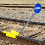 SaberTooth® Portable Derail with Sign (Right Throw)