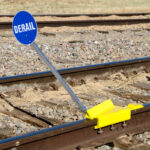 SaberTooth® Portable Derail with Sign (Left Throw)